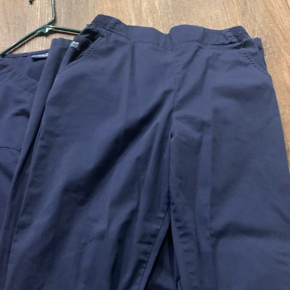 ButterSoft Scrub Set - Picture 2 of 2